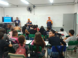 Defesa Civil promove palestra em escola estadual