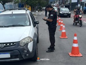 Blitz conjunta aborda 47 veículos na segunda-feira, 31