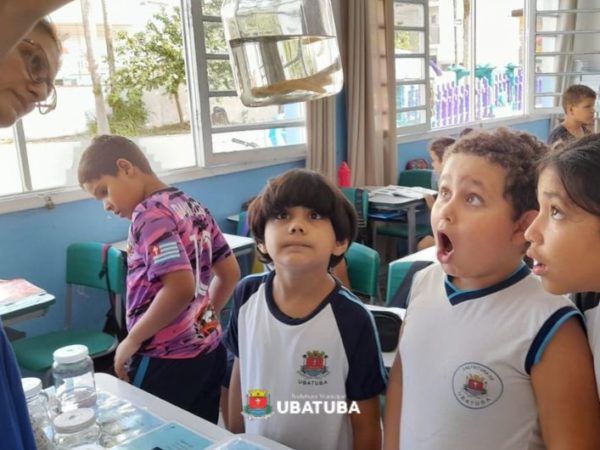 Alunos da EM Olga Ribas de Andrade Gil exploram acervo marinho