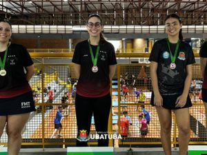 Ubatuba conquista pódios no tênis de mesa em Pindamonhangaba
