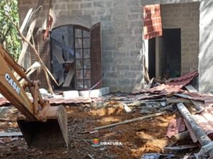 Fiscalização ambiental derruba obras ilegais em Ubatumirim