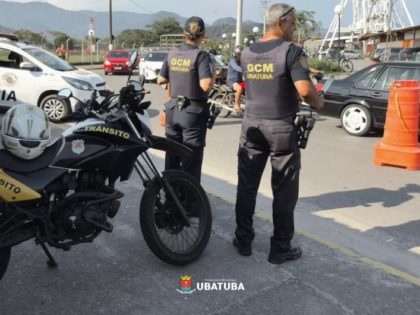 Ação educativa de trânsito aborda 532 motoristas na rua Guaicurus