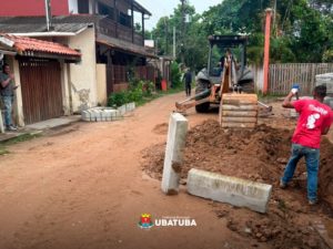 Secretaria de Obras acompanha pavimentação nos bairros