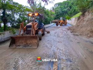 Chuva equivalente à média do mês em 12 horas mobiliza força-tarefa