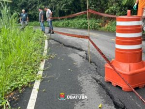 Trecho da Estrada da Picinguaba opera em meia pista