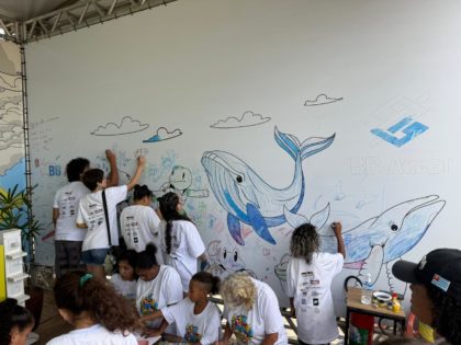 Fundac e Fundart  levam crianças para visita ao evento da WSL