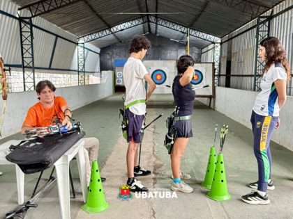 Tiro com arco ganha destaque entre alunos da rede municipal