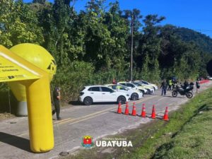 Motociclistas recebem orientações educativas na Rodovia SP-55