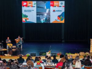Abertura da Semana de Educação de Ubatuba tem palestra e homenagens
