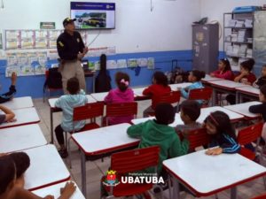 Ação integrada aproxima crianças e órgãos de segurança em Ubatuba