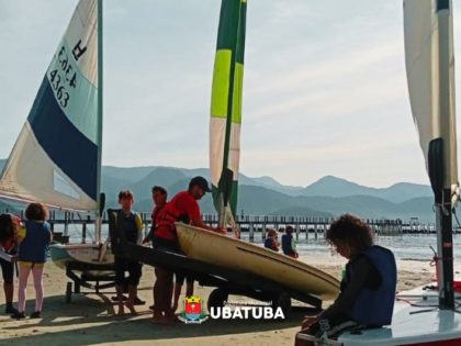 Alunos da Escolinha de Vela da Fundac vão ao mar