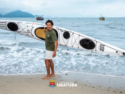 Expedição de caiaque que cruza litoral brasileiro faz parada em Ubatuba
