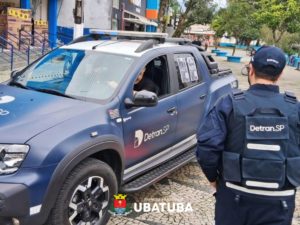 Campanha sobre ponto cego orienta motoristas, ciclistas e pedestres