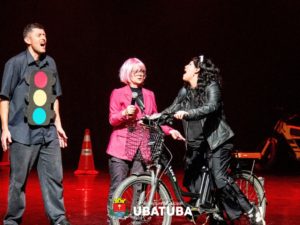 Teatro leva educação para o trânsito à Semana Nacional em Ubatuba