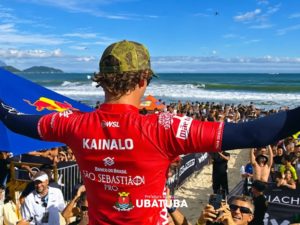 Ryan Kainalo conquista Maresias e lidera Challenger Series
